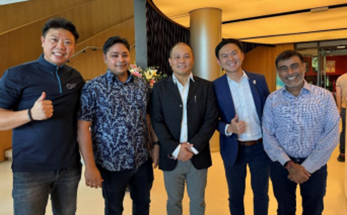 (From left to Right) Nick GC Tan (CEO of OMG), Rashid Karim (CEO of IMS), Hoo Wee Tay  (Co-Founder of AMA) and Colin Peh (Founder of True Colour Media group), Lavesh Samtani  (Co-Founder of Mandela Pictures)