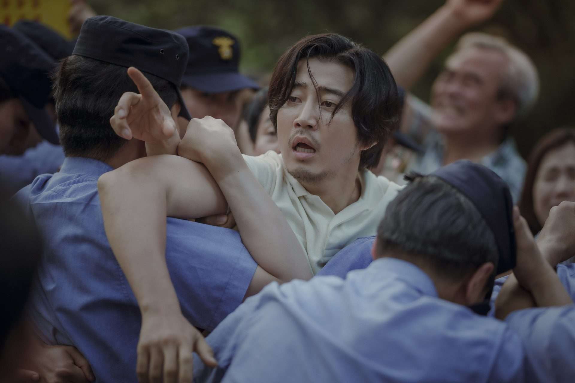 Another still from The Frog (Season 1). 