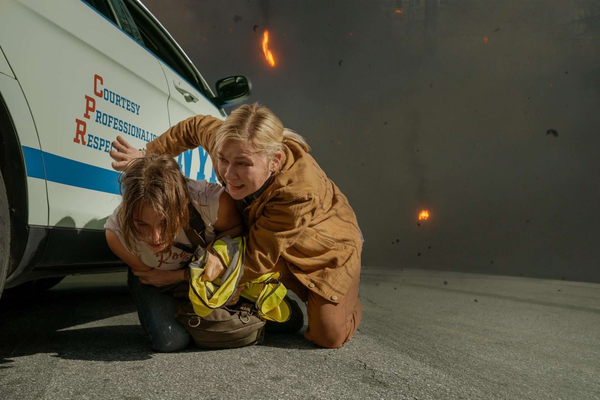 Kirsten Dunst & Cailee Spaeny in Alex Garland's Civil War (2024)