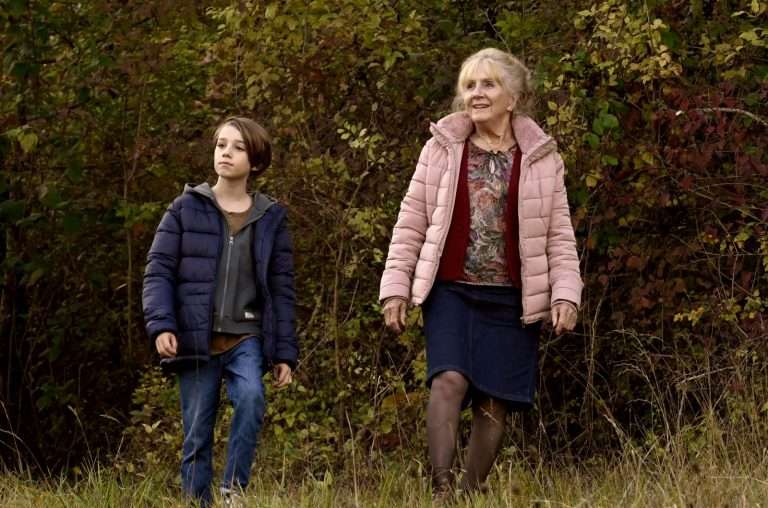 When Fall Is Coming (2024) ‘Cinemania’ Movie Review: A Classically Cozy French Family Drama