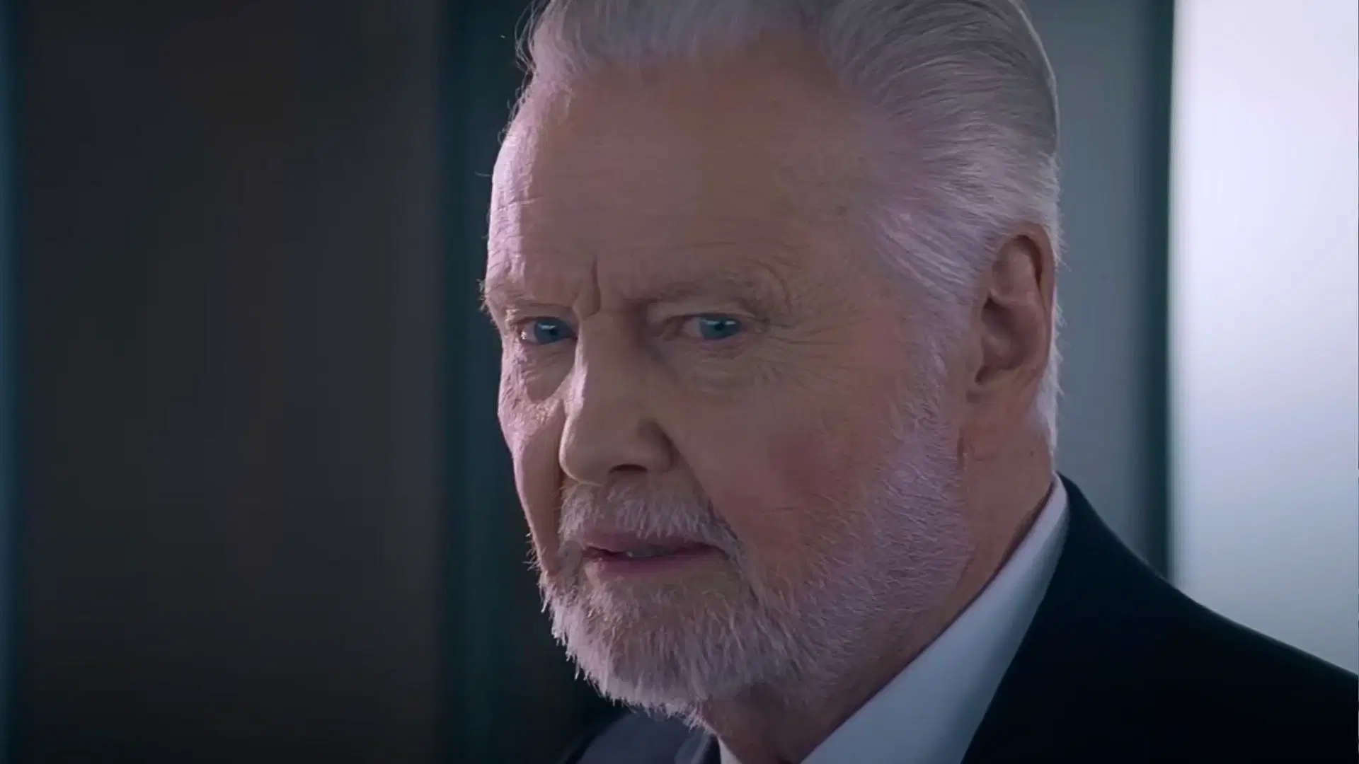 A still from Man with no Past (2025)