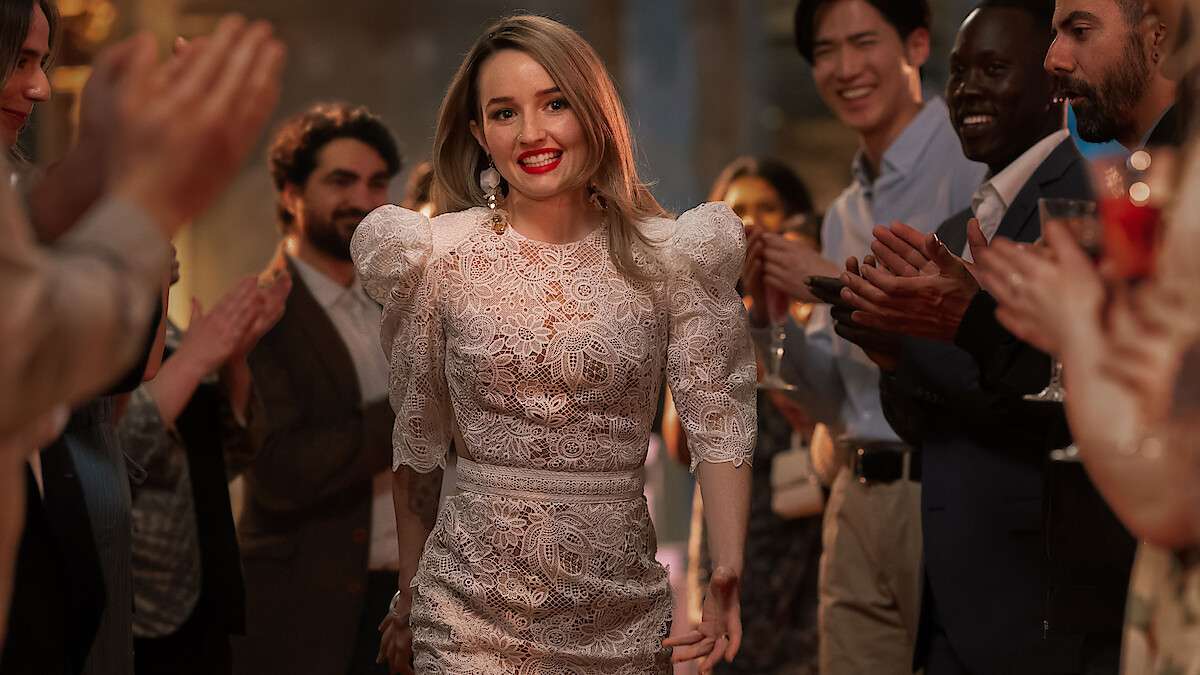 Kaitlyn Dever as Australian Wellness Influencer in Apple Cider Vinega