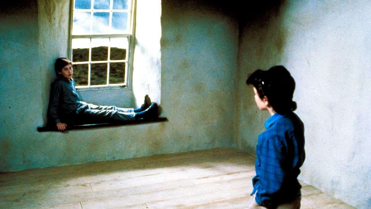 Paperhouse (1988) 10 Movies to watch if you like ‘Eternal Sunshine of the Spotless Mind’ 