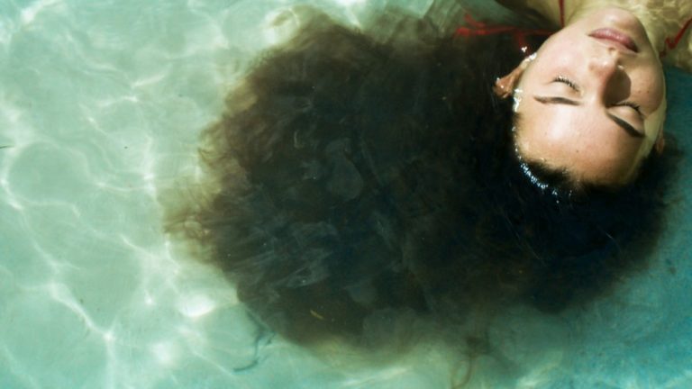 Esta Isla (This Island, 2025) ‘Tribeca’ Movie Review: A Sublime and Quietly Wise Journey through Escape and Discovery