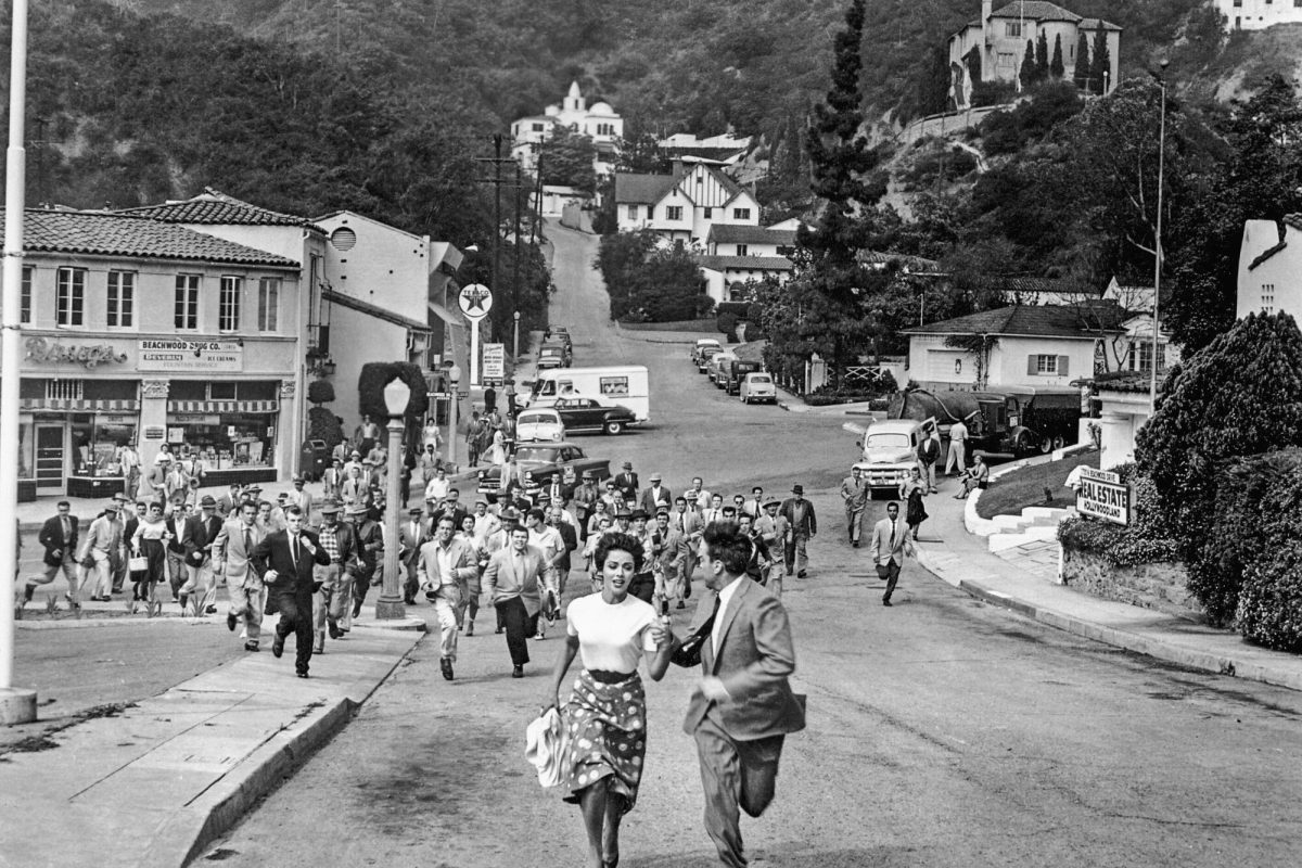 Hollywood and the Movies of the Fifties: The Collapse of the Studio System, the Thrill of Cinerama, and the Invasion of the Ultimate Body Snatcher—Television | 10 Great Books A Cinephile Must Read