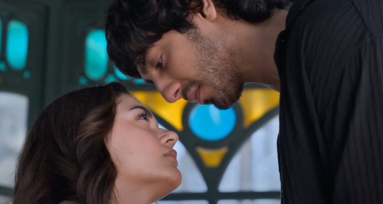 Saiyaara (2025) Movie Review: A Somewhat Sincere Love Ballad Peppered With Familiar Mohit Suri-Isms