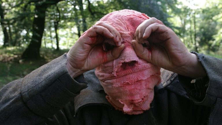Timecrimes (Los Cronocrímenes, 2007) Movie Ending Explained & Themes Analyzed: Is the Scientist able to Close the Loop?