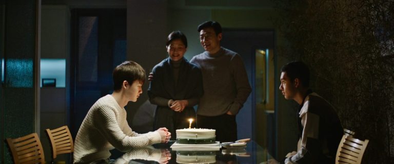 Brief History of a Family (Jiating jianshi, 2024) Movie Review: A Mirror Held Too Still