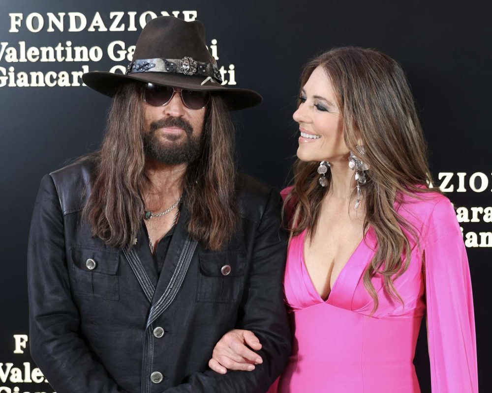 Elizabeth hurley Boyfriend