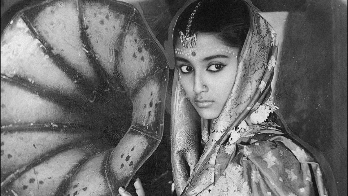 Teen Kanya (1961) by Satyajit Ray | 7 Indian Films Adapted from Short Stories that Every Cinephile Should Watch