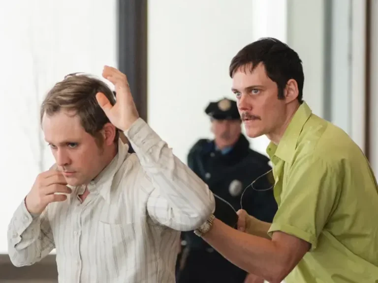 Dead Man’s Wire (2025) Movie Review: A Familiar Yet Nailbiting Throwback ‘70s Crime Thrillers