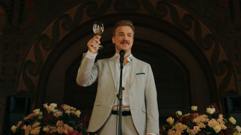 Peacock (Pfau – Bin ich echt?, 2025) Movie Review: Bernhard Wenger’s Tragicomedy about a Rent-A-Friend Employee Analyzes the Depths of Human Experience