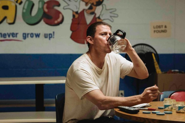Roofman (2025) Movie Review: A Bleak Romantic-Comedy Merged With An Idiosyncratic Crime Drama