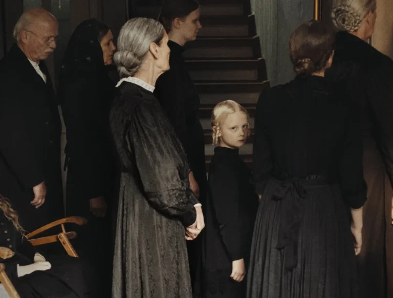 Sound of Falling (In die Sonne schauen, 2025) Movie Review: A Profoundly Stated Yet Glacially Paced Examination of Generational Trauma