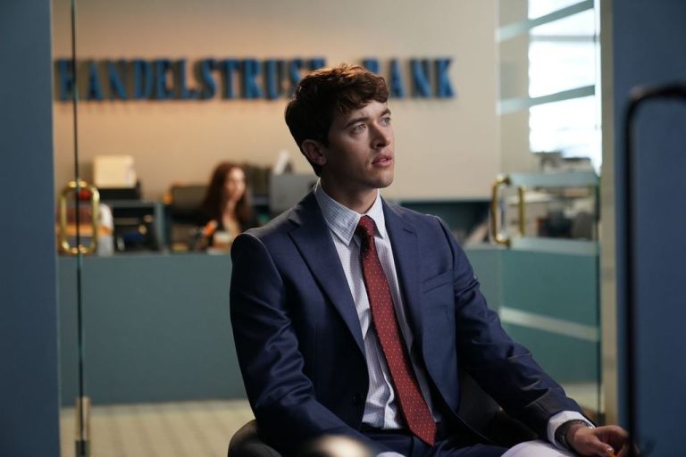 Bull Run (2025) Movie Review: A Derivative and Vapid Financial Comedy that Suffers From a Heavy Dose of Adam McKay Hangover