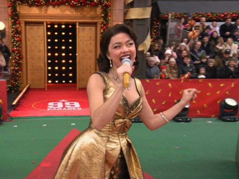 Sarah Hyland Can SING?! Modern Family Star Shocks Fans With Big-Voiced Macy’s Parade Performance