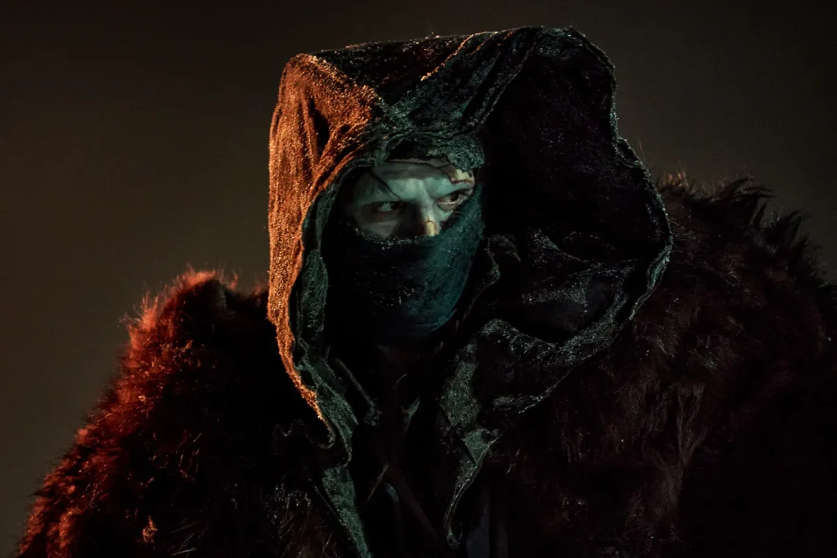 A still from Frankenstein (2025).