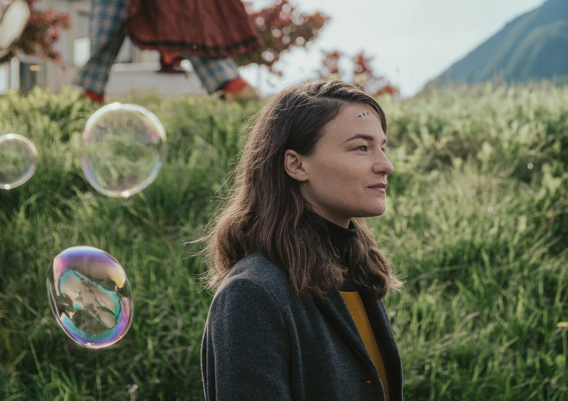 Four Minus Three (Vier minus drei, 2026)